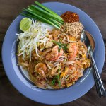ผัดไทยบัวแดง